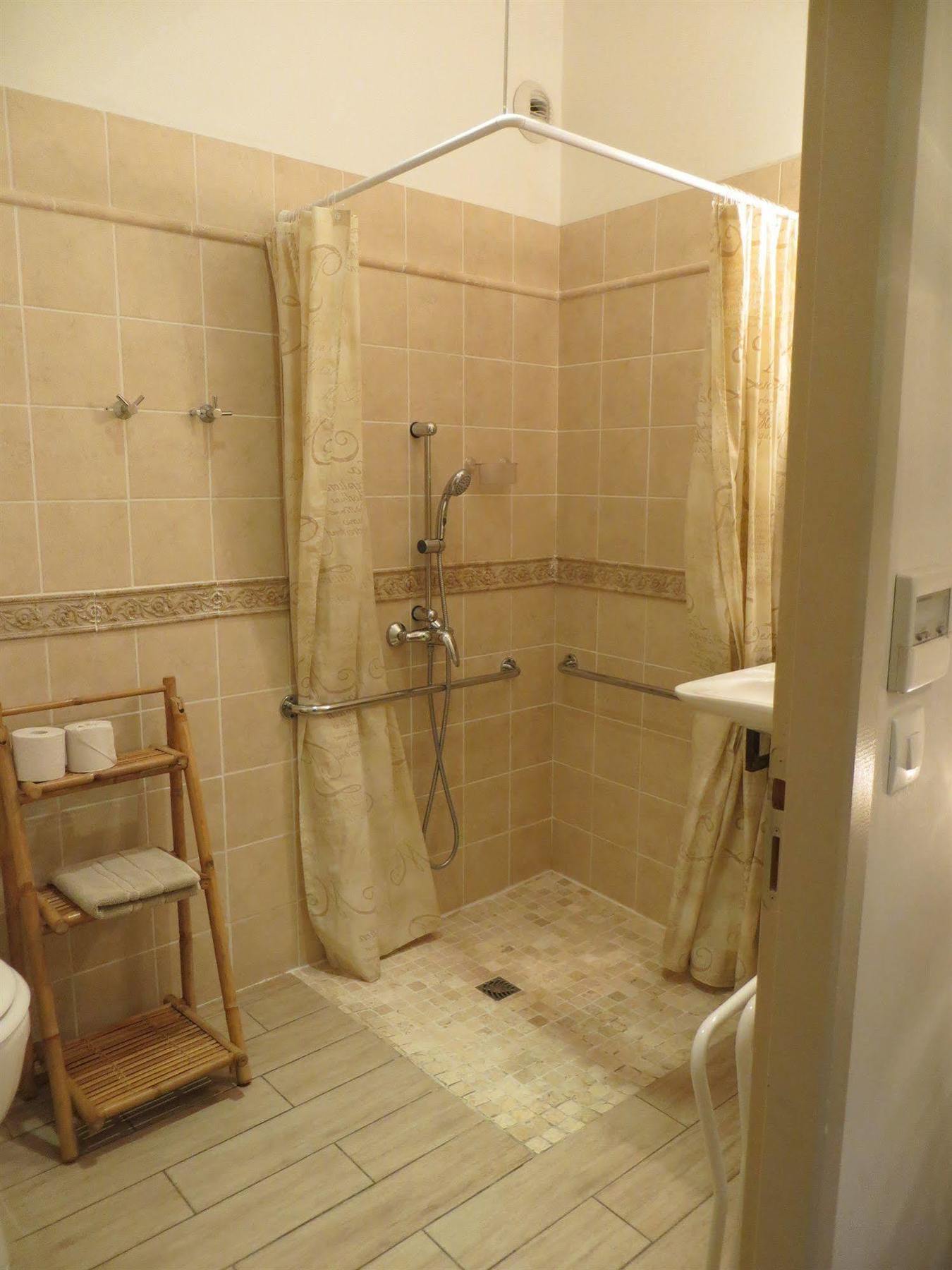 Autour Du Petit Paradis 3* Avignon